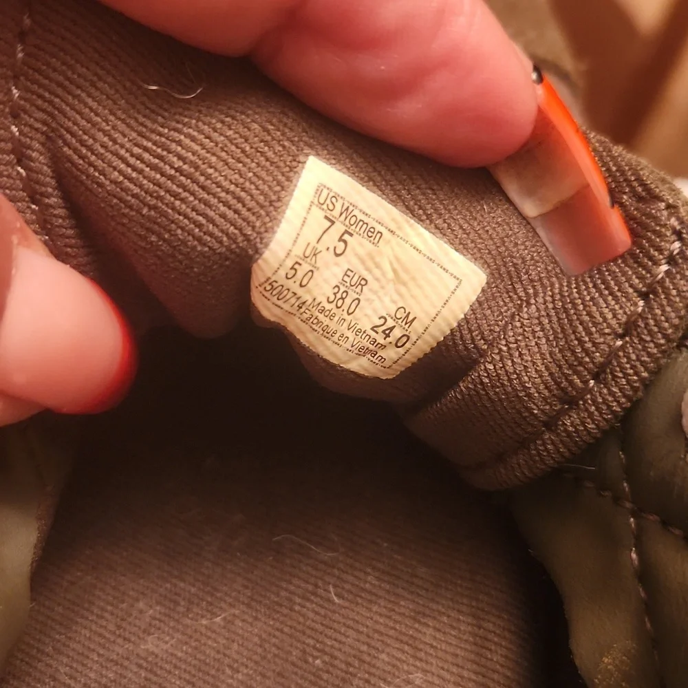 Vans - Picture 5 of 8